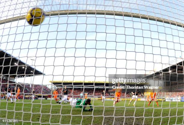 Sebastian Proedl scores the 2:1 during the Bundesliga match between FSV Mainz 05 and SV Werder Bremen at Bruchweg Stadium on February 27, 2010 in...