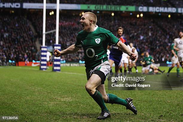 Keith Earls of Ireland celebrates scoring a try during the RBS Six Nations match between England and Ireland at Twickenham Stadium on February 27,...