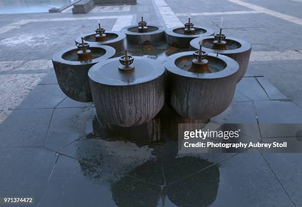 fountains of yerevan - yerevan 個照片及圖片檔