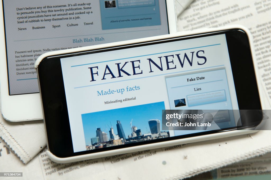Fake News smartphone.