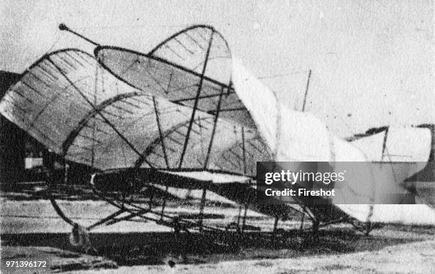 Pioneers of Italian aviation. The Bertelli aerostave of Brescia before the rope-lifting experiment carried out by Major Montezemolo on the old Piazza...