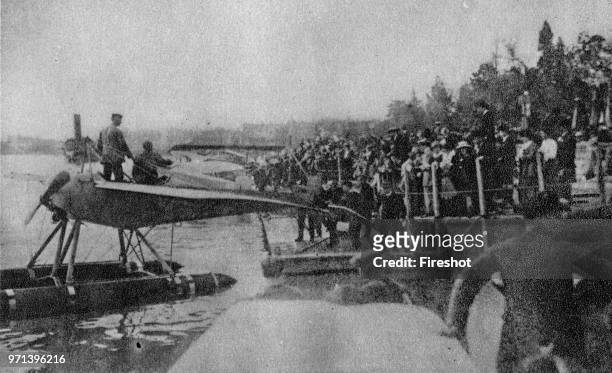 Pioneers of Italian aviation. Admiral Cagni about to fly with the Commander 'Ginocchio' 1913.