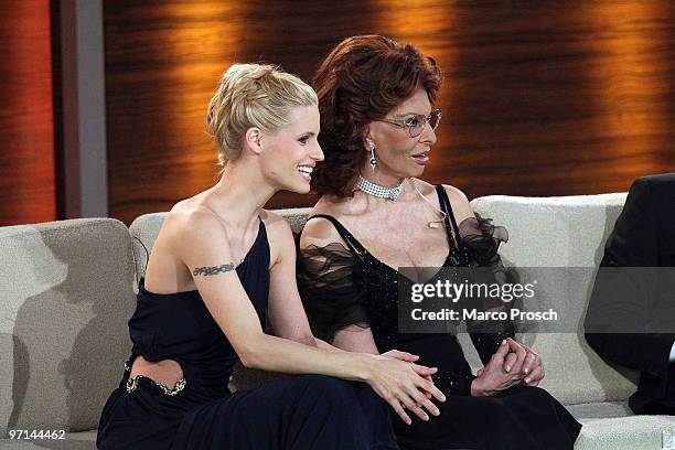 Show host Michelle Hunziker and Sophia Loren attend the 187th 'Wetten, dass...?' show at the Messe Erfurt on February 27, 2010 in Erfurt, Germany.