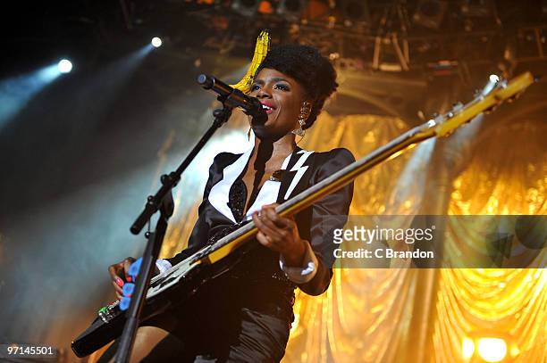 Shingai Shoniwa of the Noisettes performs on stage at The Roundhouse on February 27, 2010 in London, England.