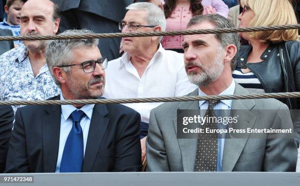 Miguel Angel Oliver and King Felipe of Spain attend the traditional Press Bullfight 'La Beneficiencia', the last event of the San Isidro Bullfighting...