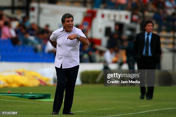 Queretaro's coach Carlos Reinoso reacts during their match against Santos as part of 2010 Bicentenario Tournament at Corregidora Stadium on February...