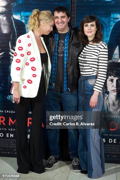 Actress Belen Rueda, director Gustavo Hernandez and actress Natalia de Molina attend 'No Dormiras' photocall at Renoir cinema on June 11, 2018 in...