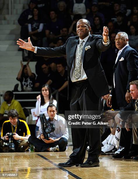 Head coach Mike Anderson of the Missouri Tigers reacts to a fould call against the Tigers during the second half against the Kansas State Wildcats on...