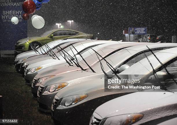 Dec. 18, 2009 CREDIT: Mark Gail/TWP Waldorf, Md ASSIGNMENT#:211287 EDITED BY:mg Windshield wipers up on news cars on display at the Sheehy Hyundai of...