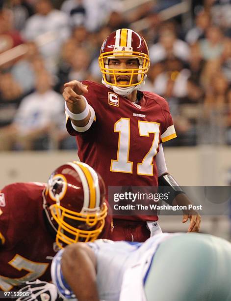 Sp-skins23 DATE: November 22, 2009 CREDIT: Toni L. Sandys / TWP Arlington, TX Washington Redskins quarterback Jason Campbell makes a call in the 1st...