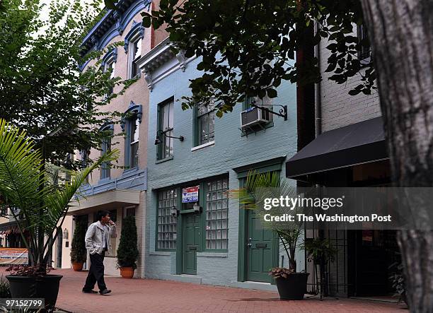 Exteriors SLUG: INV-AIDS DATE: September 17, 2009 PLACE: Washington, DC PHOTOGRAPHER: jahi chikwendiu/twp The now-for-sale building of the nonprofit...