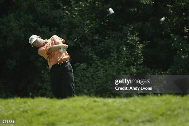 Scott Verplank hits off the fourth tee during the second round of the Advil Western Open July 5, 2002 at Cog Hill Golf and Country Club in Lemont,...