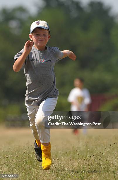 Mx_baseballcamp DATE: July 2009 CREDIT: Toni L. Sandys / TWP Burtonsville, MD Jake Maske checks his speed during a skills competition as part of...