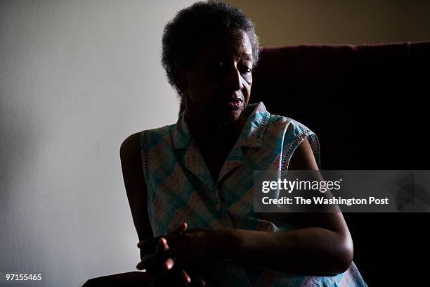 June 2009 CREDIT: Marcus Yam / TWP. Alexandria, VA. Margaret White sits on her recliner lift chair that she bought at an estate sale for $20 at her...