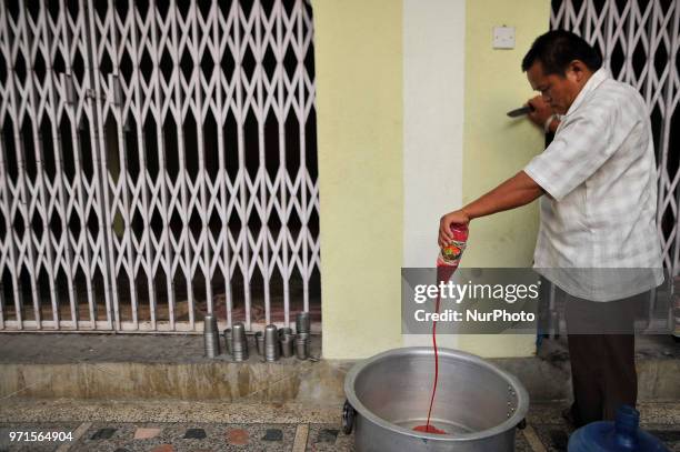 Nepalese Muslim making juice for an Iftar dinner, the traditional Ramadan's fast-breaking meal at Kashmiri Takiya Jame mosque at Kathmandu, Nepal on...