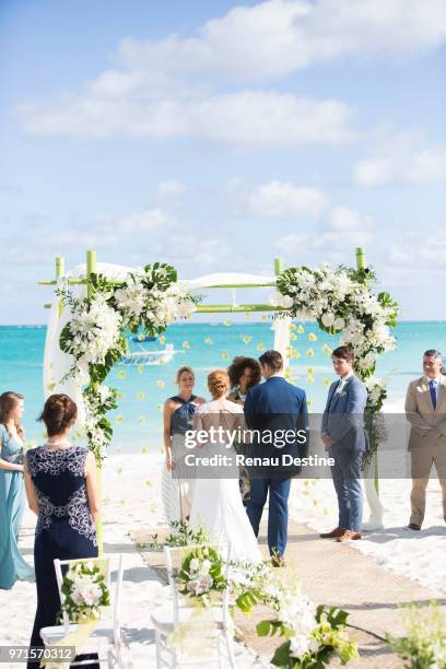 Where The Heart Is - After a turbulent few days in Turks & Caicos, the family starts to question if the wedding will actually take place. The moms...