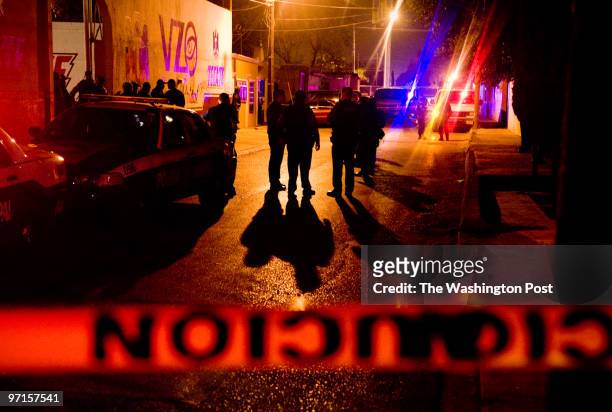 Sarah L. Voisin / TWP NEG NUMBER: 207367 Ciudad Juarez, Mexico In an effort to control drug related violence, the Mexican military has taken over the...