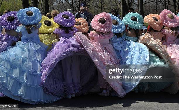 Josephm 207097--SLUG: PH/PARADE-DATE-04/04/09-- Washington, D.C.-PHOTOGRAPHER: MARVIN JOSEPH/TWP- Thousands of spectators attend The Annual Cherry...