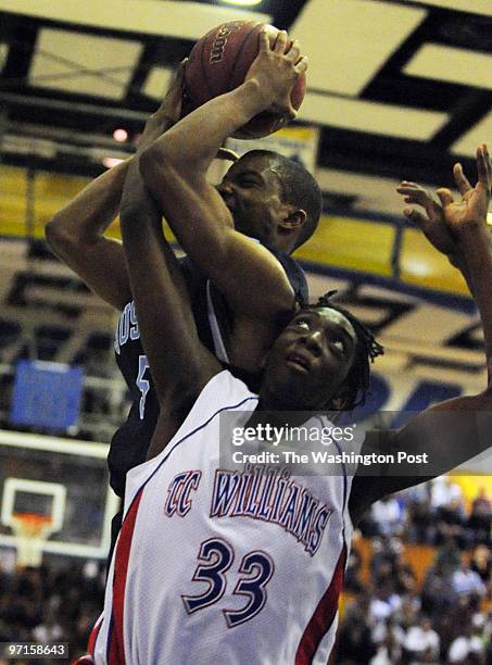 VAHOOPSc DATE: 3/07/2009 PHOTOGRAPHER: TRACY A WOODWARD/THE WASHINGTON POST Robinson High School, 5035 Sideburn Rd., Fairfax, VA Basketball, Boys'...