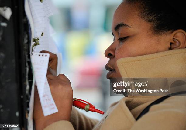 Sarah L. Voisin / TWP NEG NUMBER: 205436 Washington, DC Festivus kiosk in Adams Morgan where residents can write their complaints. PICTURED: Shaterri...