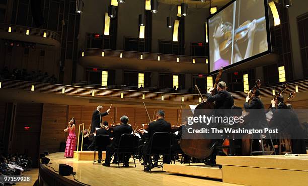 Mx-kidsconcert DATE:November 19, 2008 CREDIT: Mark Gail/TWP Bethesda, Md ASSIGNMENT#:204916 EDITED BY: mg Walt Whitman high school junior Lauren Song...