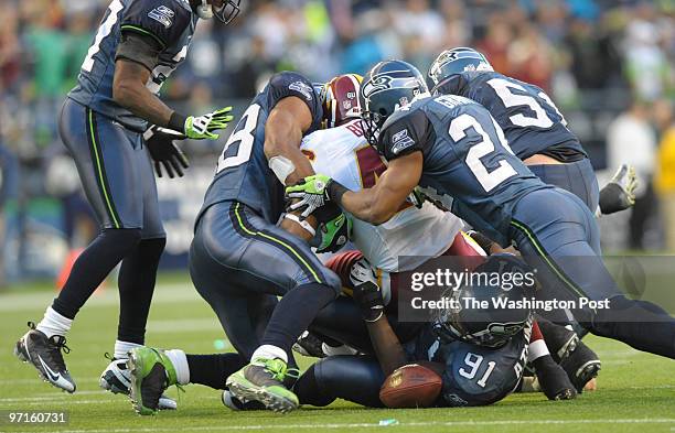 November 23, 2008 NEG NUM: 204939 CREDIT: Toni L. Sandys _TWP Seattle, WA Washington Redskins running back Ladell Betts looses the ball as he's...