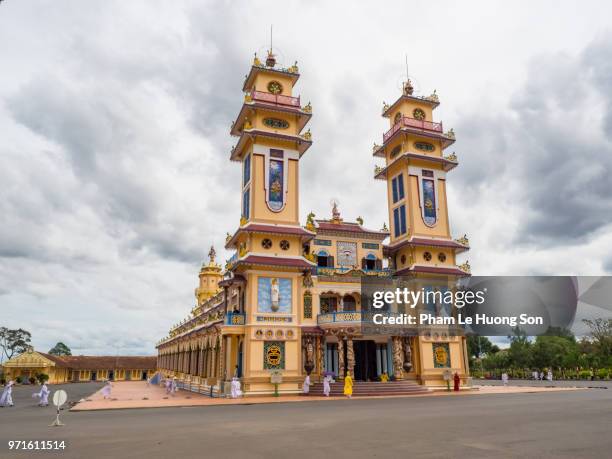 cao dai great temple in tay ninh, vietnam - cao dai temple stock pictures, royalty-free photos & images