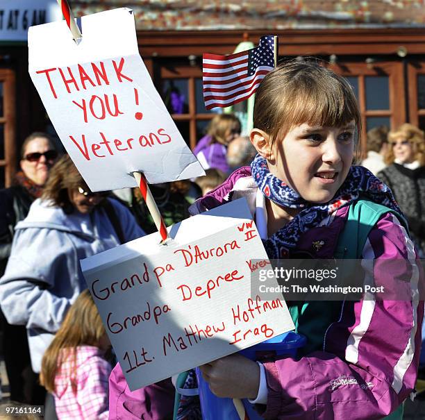 Sm-parade13 DATE:November 11, 2008 CREDIT: Mark Gail/TWP Leonardtown, Md ASSIGNMENT#:204742 EDITED BY: mg Junior Girl Scout Marion D'Aurora with...