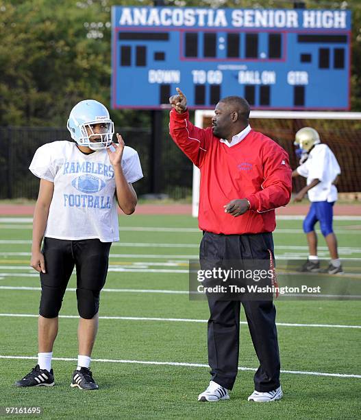 Sp-anacostia23 DATE:October 21, 2008 CREDIT: Mark Gail/TWP Washington DC ASSIGNMENT#:204391 EDITED BY: mg Eastern high school punter Auburn Gray who...