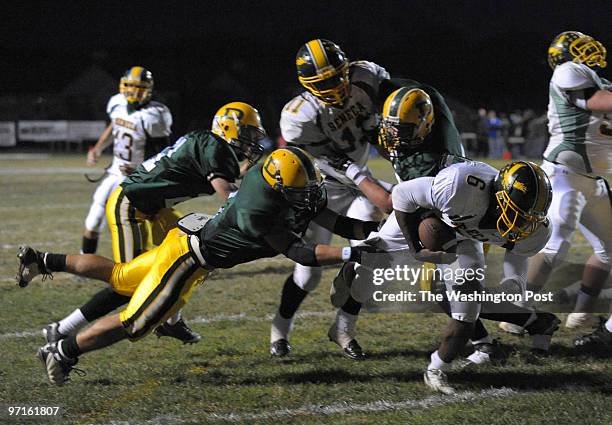 Sp_damascus25 DATE: October 24, 2008 NEG NUM: 204439 CREDIT: Toni L. Sandys _TWP Damascus, MD Seneca Valley running back junior Jaiquan Moore, runs...