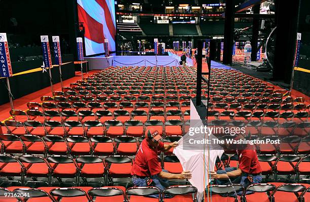 Na_rnc NEG NUMBER: 203489 DATE: August 2008 CREDIT: Toni L. Sandys/ TWP Saint Paul, MN Stan Olson peels away the paper exposing the mirrors on a...