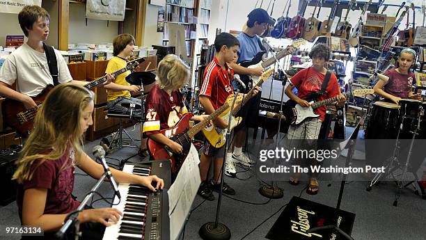 Ph-middlec Assignment #: 202630 Middle C Music Store 4530 Wisconsin Ave, NW summer Guitar Camp for kids Photographer: Gerald Martineau Overall shot...