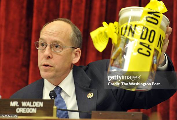 Peanuts Date: Kevin Clark/The Washington Post Neg #: clarkk206320 Washington, DC Greg Walden, Congressman holds a sample of recall food products...