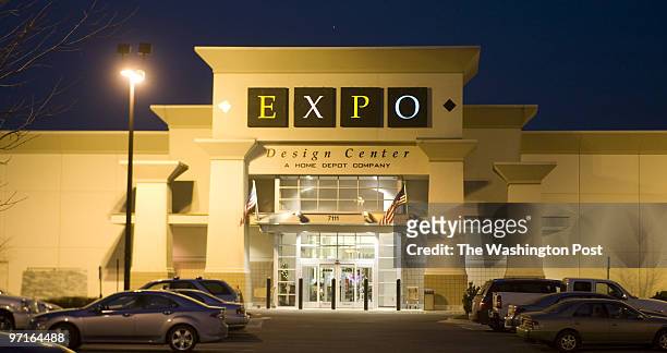 Jobless Date: Kevin Clark/The Washington Post Neg #: clarkk206 Bethesda, MD Home Depot's Expo Design stores will close leaving more than 2000 people...