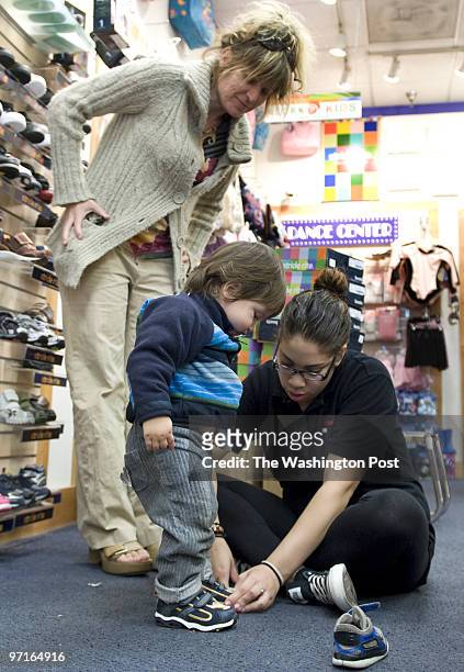 Consumer Date: Kevin Clark/The Washington Post Neg #: clarkk204086 Silver Spring, MD Alan Gould, 15 months, gets his foot measured by Karen Gonzales...