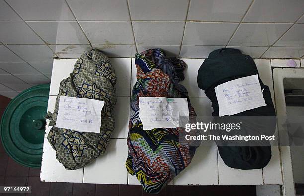 October 6, 2008 CREDIT: Carol Guzy/ The Washington Post Freetown, Sierra Leone HOSPITALS OF LAST RESORT: The bodies of three stillborns lay on a...