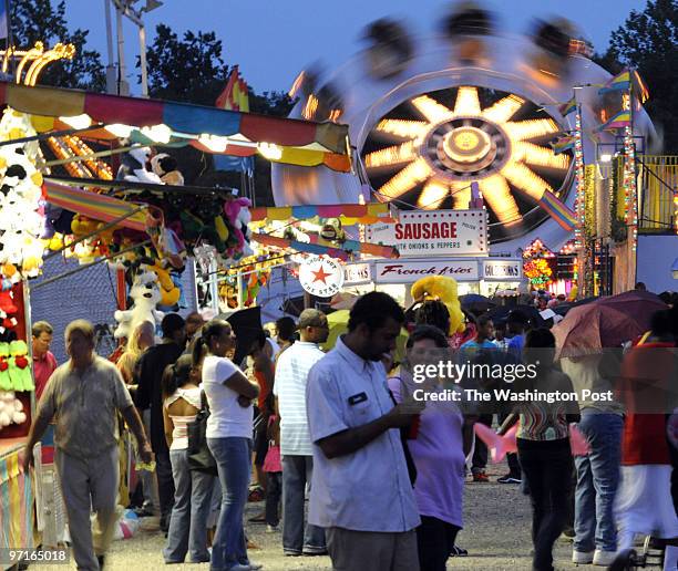 Pg-countyfair11 DATE:September 5, 2008 CREDIT: Mark Gail/TWP Upper Marlboro, Md. ASSIGNMENT#:203564 EDITED BY: mg The midway was crowd even with...