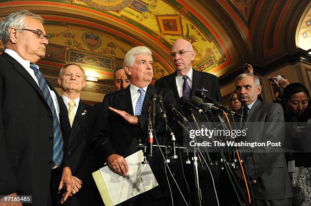 Rep. Barney Frank , Rep. Spencer Bachus , Sen. Christopher Dodd , Sen. Robert F. Bennett , and Sen. Jack Reed brief the media following a meeting on...