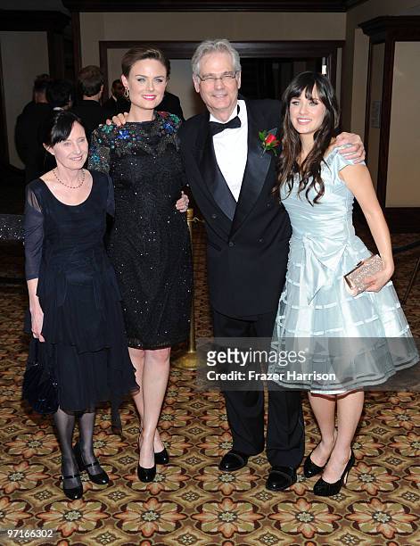 Cinematographer Caleb Deschanel poses with wife Mary Jo Deschanel and his daughters Emily Deschanel and Zooey Deschanel, actors at the 24th Annual...