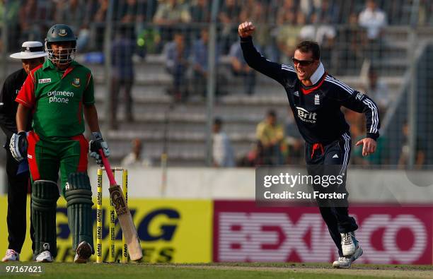England bowler Graeme Swann celebrates after taking the wicket of Bangladesh batsman Mahmudullah during the 1st ODI between Bangladesh and England at...