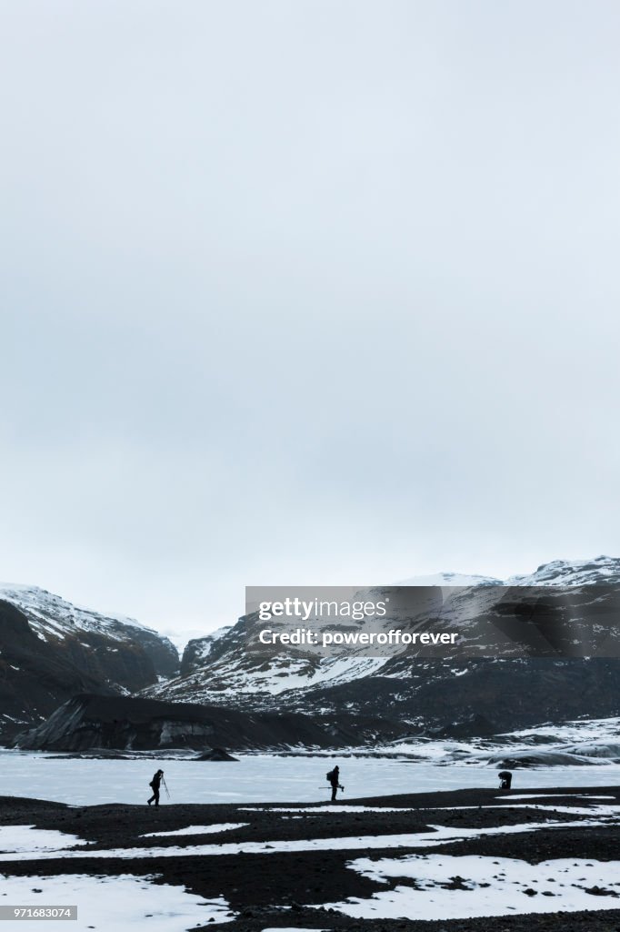 Gletscher-Wanderer am Gletscher Mýrdalsjökull in Island