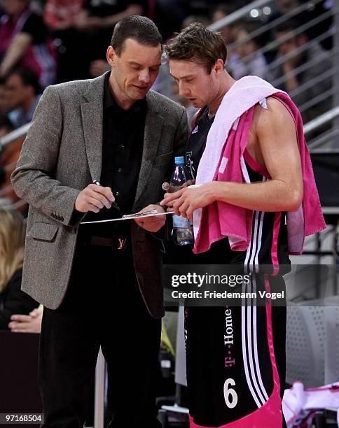 Head coach Michael Koch gives advice to Johannes Strasser of Basket during the Beko Basketball Bundesliga game between Telekom Baskets and Giants...