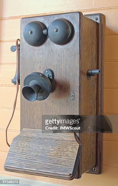 alte mauer telefon - antique phone stock-fotos und bilder