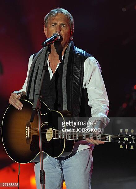 Actor and singer Kevin Costner performs on stage with his band "Kevin Costner & Modern West" during the 187th edition of the TV show "Wetten,...