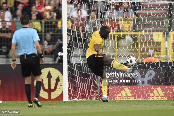 Belgium's forward Romelu Lukaku socres a goal during the international friendly football match between Belgium and Costa Rica at the King Baudouin...
