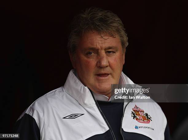 Sunderland manager Steve Bruce looks on during the Barclays Premier League match between Sunderland and Fulham at Stadium of Light on February 28,...