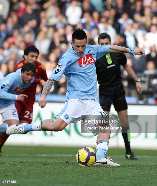 Marek Hamsik of SSC Napoli scores the penalty during the Serie A match between Napoli and Roma at Stadio San Paolo on February 28, 2010 in Naples,...
