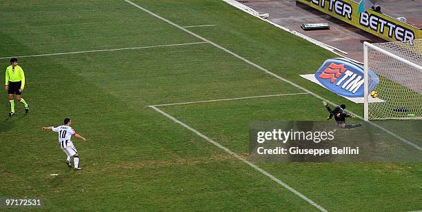 Antonio Di Natale of Udinese scores a penalty during the Serie A match between Udinese and Inter at Stadio Friuli on February 28, 2010 in Udine,...