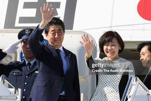 Japanese Prime Minister Shinzo Abe and his wife Akie wave on departure for Japan at Quebec City Airport on June 10, 2018 in Quebec City, Canada. Abe...