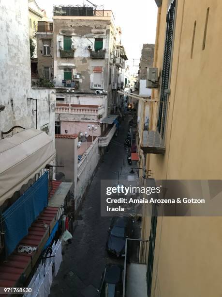 street in quartieri spagnoli. naples, italy. - camorra foto e immagini stock